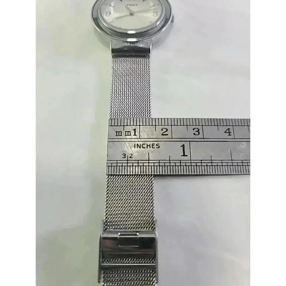 Womens Timex T2P196 Silver Mesh Dress Watch Mirror Bezel New Battery Art Deco - Picture 6 of 8